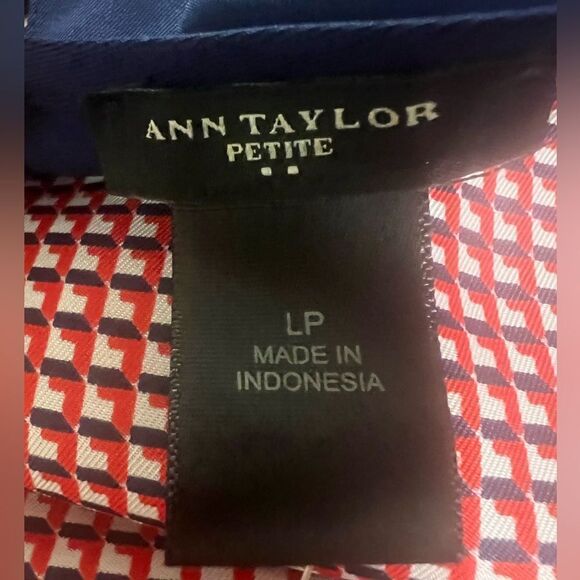 Ann Taylor factory top blouse size LP red white blue summer travel office - Picture 4 of 7